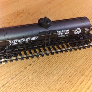 Athearn HO scale Baltimore & Ohio 40' Diesel Fuel Tank Car